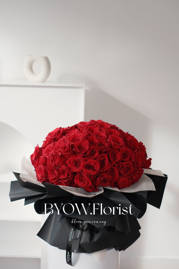 Red Roses Bouquet in Round Shape